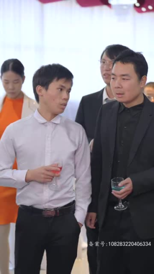 完蛋我被帅哥包围了(98集) 完蛋我被帅哥包围了(98集)令人羡慕的爱情